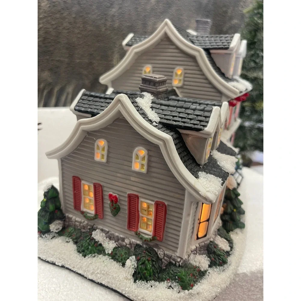 St Nicholas Square NEW ENGLAND HOME 2007 Village Collection Lighted House Boxed